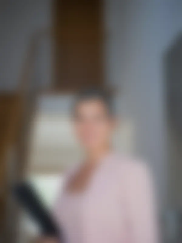 Blurred illustrative portrait, does not depict Lisa H.