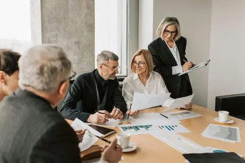Réunion entre un CMO part-time et CFO part-time